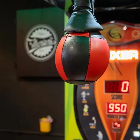 Capsule Luna Park - sauna - jeux d'arcade - jacuzzi - billard - Netflix-2